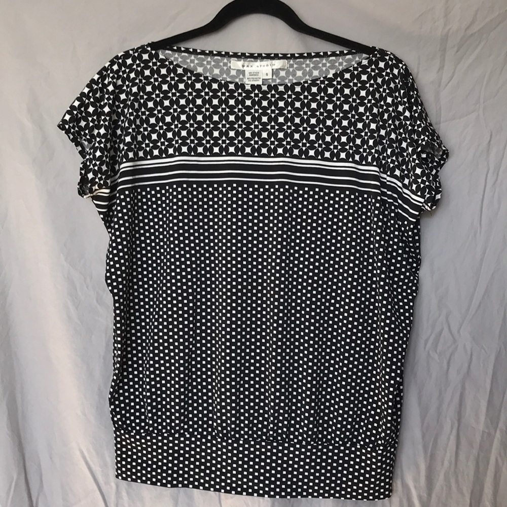 Max studio geometric print top